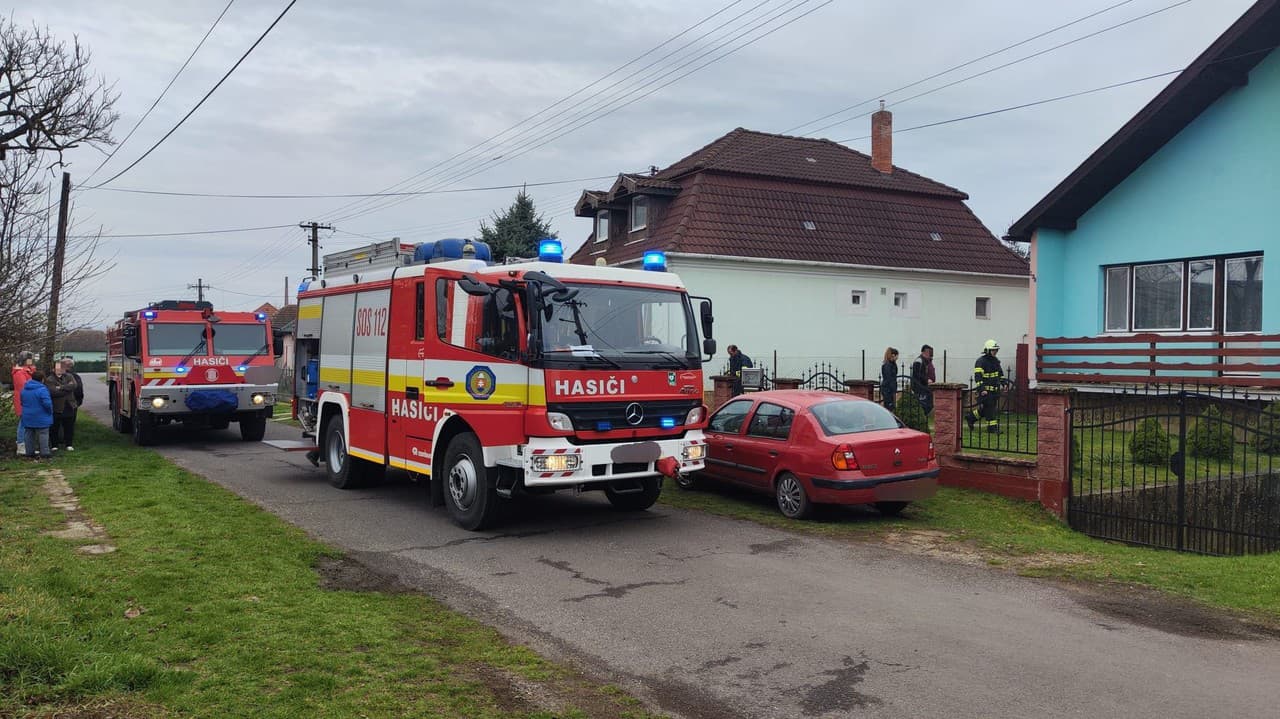 POŽIAR v Jasovej: Pivnicu rodinného domu pohltili plamene! Hlásia zraneného