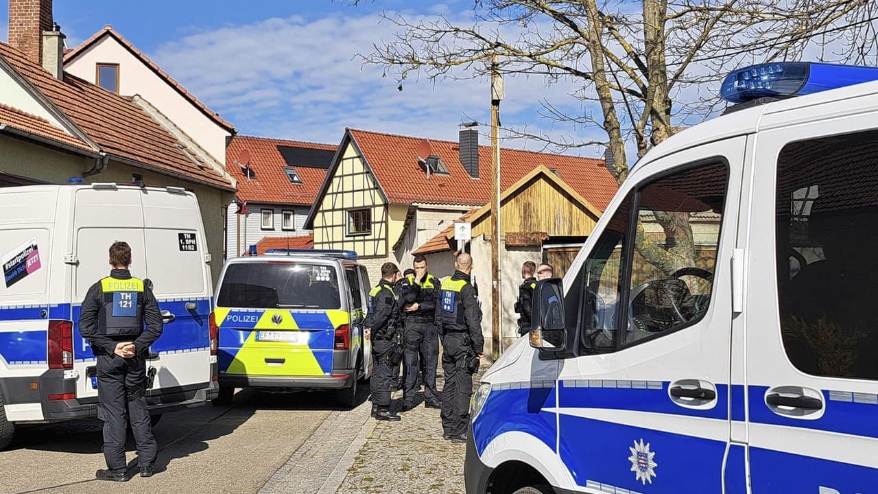 Tragický nález v rodinnom dome: Rodičia a dve deti bez známok života! Vraždil otec († 49) rodiny?!