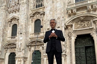 Andrea Bocelli spieval počas Vekonočnej nedele známe hity priamo z Milána.