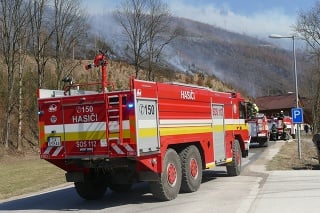 Hasiči uhasili lesný požiar pri Čremošnom (ilustračné foto).