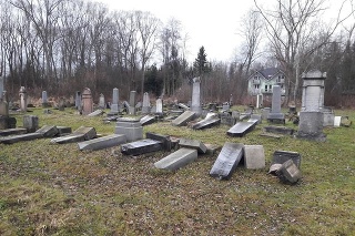 Vandali zničili židovský cintorín. 