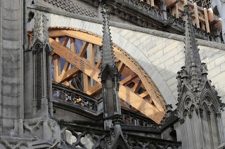 Parížsku katedrálu Notre-Dame zachvátil požiar 15. apríla.