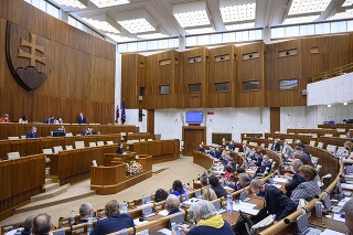 Parlament v stredu schválil novelu zákona o sociálnom poistení (ilustračné foto).