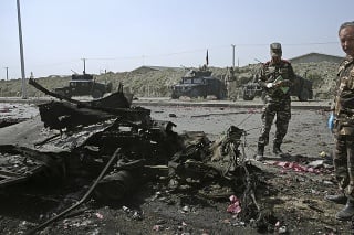 Afganskí ozbrojenci zaútočili raketami na medzinárodné letisko v hlavnom meste Kábul. 