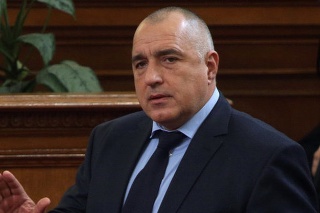 Bulharský premiér Bojko Borisov (vľavo) počas schôdze parlamentu v Sofii 20. februára 2013. 