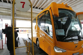 Autobusy Regiojet jazdia na trase Banská Bystrica - Nitra - Bratislava.