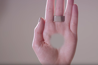 Optická ilúzia vám vytvorí dieru v ruke. 