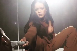 Rihanna skoro odpadla.