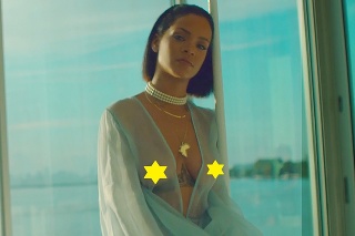 Rihanna v novom klipe opäť vytiahla tajné zbrane.