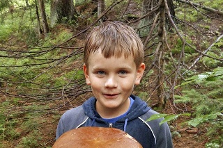Dušan (12) sa s dubákom hrdo odfotil.