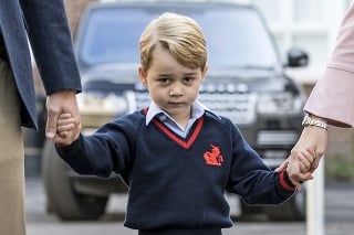 Princ George nastúpil do školy. 