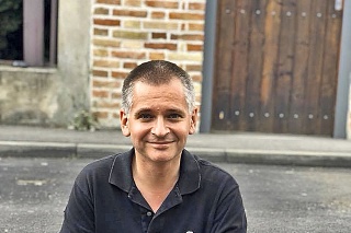 12. august 2018, Bencúrova ulica, Ružinov: Miestny poslanec Martin Chren sa v megavýtlku takmer stratil.