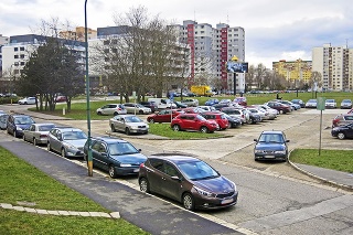Pilotný parkovací systém začne v Petržalke platiť už od 1. novembra.