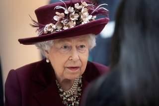 Kráľovná Alžbeta II. odchádza z Londýna.