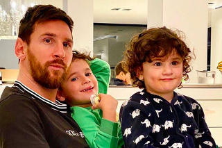 Lionel Messi spoločne so svojimi synmi.