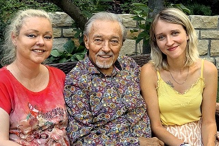 Slávny tato: Gott stihol osláviť s Dominikou (vľavo) a Luciou 80. narodeniny vo svojej vile na Bertramke.