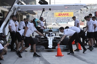 Tím Mercedes počas pretekov F1. (ilustračné foto)