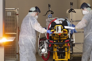 Lekári z Dráždan prevzali talianskeho pacienta nakazeného koronavírusom.