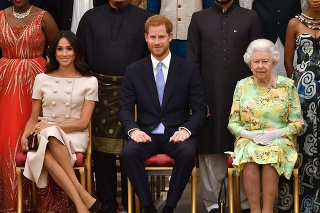 Princ Harry a kráľovná Alžbeta II.