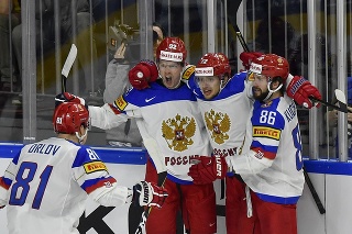 Najlepším ruským hokejistom je Artemij Panarin (tretí zľava).