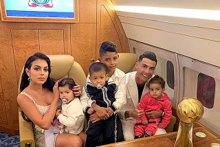 Ronaldo so svojou rodinkou.