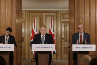 Boris Johnson vydal zatiaľ len odporúčania.