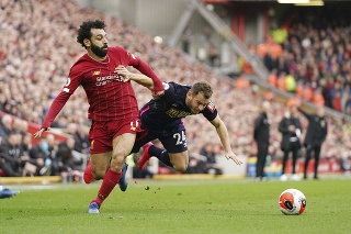 Najvyššia anglická futbalová súťaž Premier League sa nebude hrať minimálne do 30. apríla.