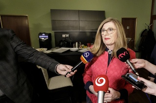 Podpredsedníčka SNS Gabriela Matečná reaguje na prvé volebné odhady.