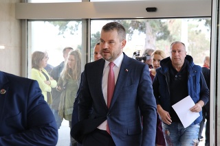 Peter Pellegrini počas zasadnutia krízového štábu.