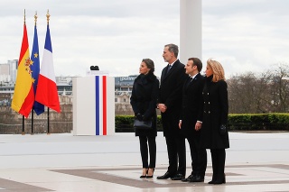 Spomienková udalosť na počesť obetí terorizmu v Paríži.