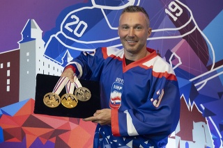 Ľubomír Višňovský počas oficiálneho predstavenia kolekcie medailí pre hokejové MS 2019 na Slovensku.