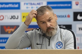 Tréner slovenskej futbalovej reprezentácie Pavel Hapal počas tlačovej konferencie na zraze výberu pred záverečnými dvoma kvalifikačnými zápasmi.