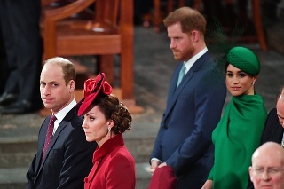 Princovia Harry a William s manželkami