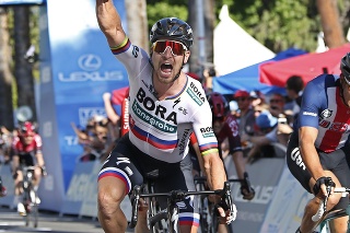  Na snímke víťazné gesto slovenského cyklistu Petra Sagana (Bora - Hangrohe) v cieli 1. etapy pretekov Okolo Kalifornie v Sacramente 12. mája 2019.