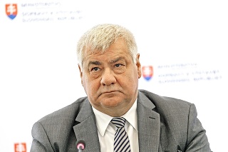 Minister dopravy Árpád Érsek chce diaľnicu D1 do Košíc dokončiť v roku 2026.