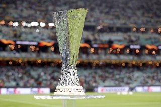 Na snímke trofej pre víťaza Európskej ligy.