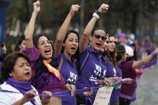 Tisíce žien protestovali proti násiliu a vraždám.