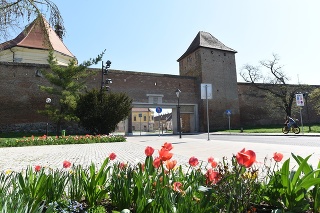 Mestské hradby a Bernolákova brána - apríl 2018.