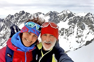 Ivan (59) s manželkou Ľubkou (51) unikli pred chlpáčom na lyžiach. 