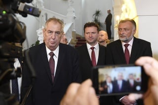 Prezident Zeman je už v plnom nasadení.