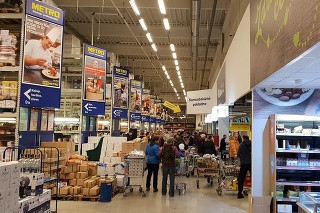 Slovenské obchody čelia nákupnému ošiaľu.