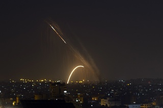 Rakety vystrelené z pásma Gazy na územie Izraela.