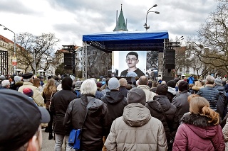 V Bratislave sa spomienky zúčastnilo niekoľko stoviek ľudí.