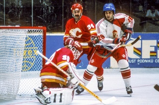 V septembri 1989 Svitek nastúpil  v Prahe za Československo  v slávnom dvojzápase  proti Calgary Flames.