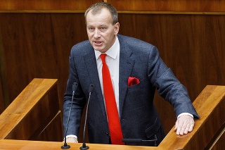 Boris Kollár počas rokovania pokračujúcej mimoriadnej schôdze.