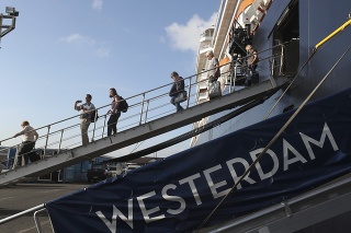 Dvojica sa v období od 1. do 14. februára zdržiavala na výletnej lodi MS Westerdam.