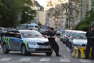 Policajti muža vyzvali, aby zbrane odhodil (ilustračné foto).