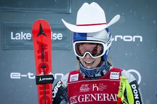Na snímke Češka Ester Ledecká senzačne triumfovala v úvodnom zjazde tejto sezóny Svetového pohára alpských lyžiarok v kanadskom Lake Louise.