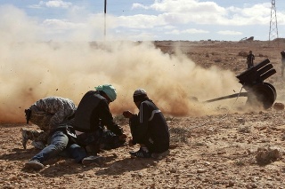 Líbyjskí rebeli bojujú ako vedia.