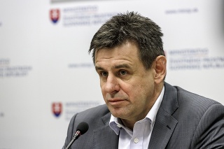 Podpredseda vlády a minister životného prostredia László Sólymos.